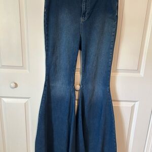 Free People / We The Free Bell Bottom Jeans Size 31